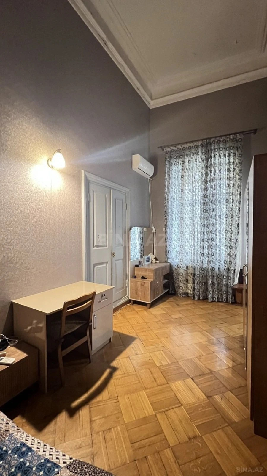 Satılır 5 otaqlı mənzil 190 m²