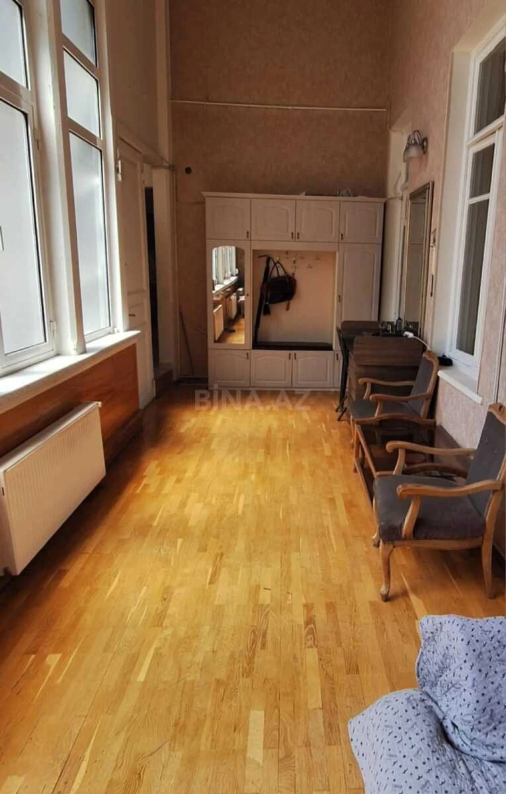 Satılır 5 otaqlı mənzil 190 m²