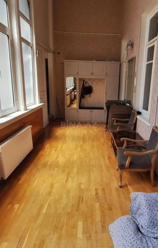 Satılır 5 otaqlı mənzil 190 m²