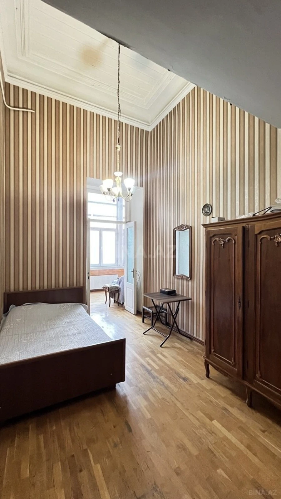 Satılır 5 otaqlı mənzil 190 m²