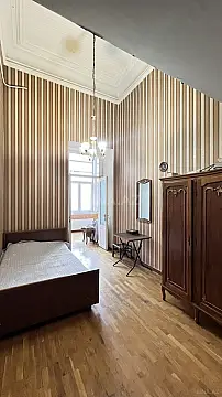 Satılır 5 otaqlı mənzil 190 m²