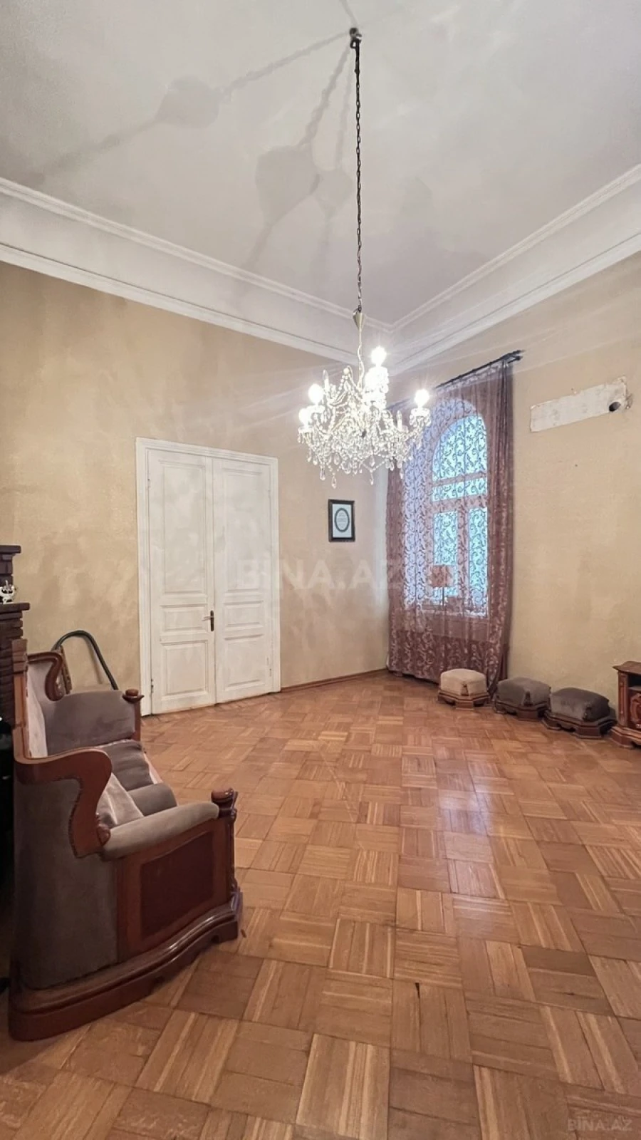 Satılır 5 otaqlı mənzil 190 m²