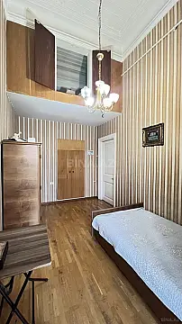 Satılır 5 otaqlı mənzil 190 m²