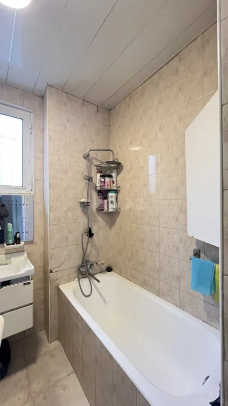 Satılır 5 otaqlı mənzil 190 m²