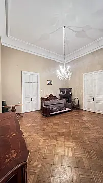 Satılır 5 otaqlı mənzil 190 m²