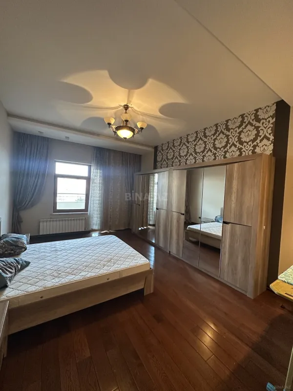 Satılır 4 otaqlı mənzil 202 m²