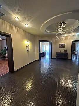 Satılır 4 otaqlı mənzil 202 m²