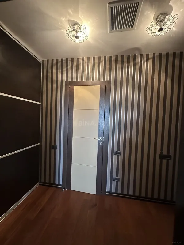 Satılır 4 otaqlı mənzil 202 m²