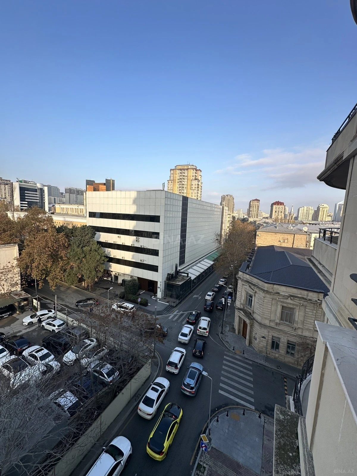 Satılır 4 otaqlı mənzil 202 m²