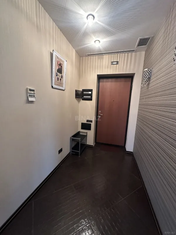 Satılır 4 otaqlı mənzil 202 m²