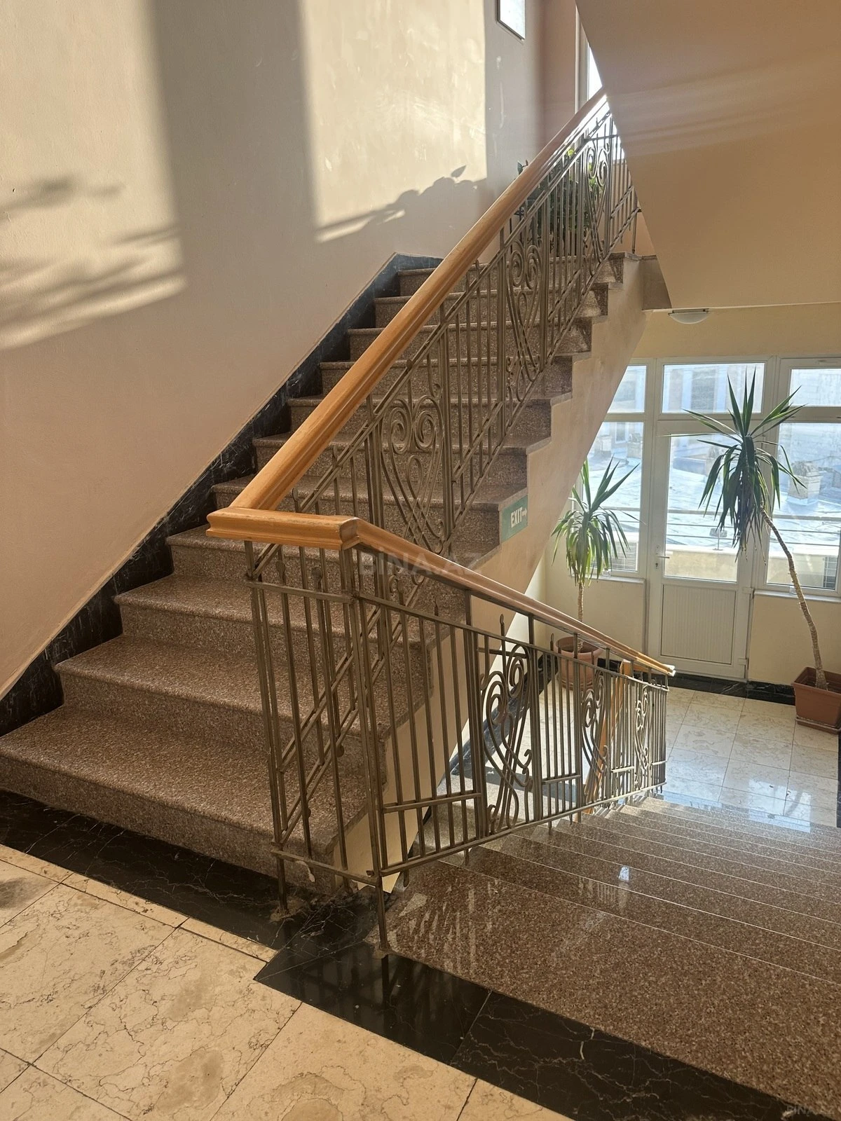 Satılır 4 otaqlı mənzil 202 m²