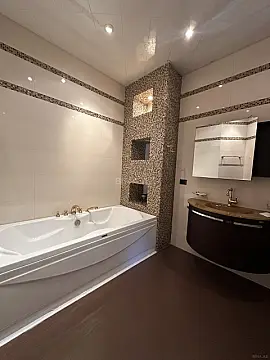 Satılır 4 otaqlı mənzil 202 m²