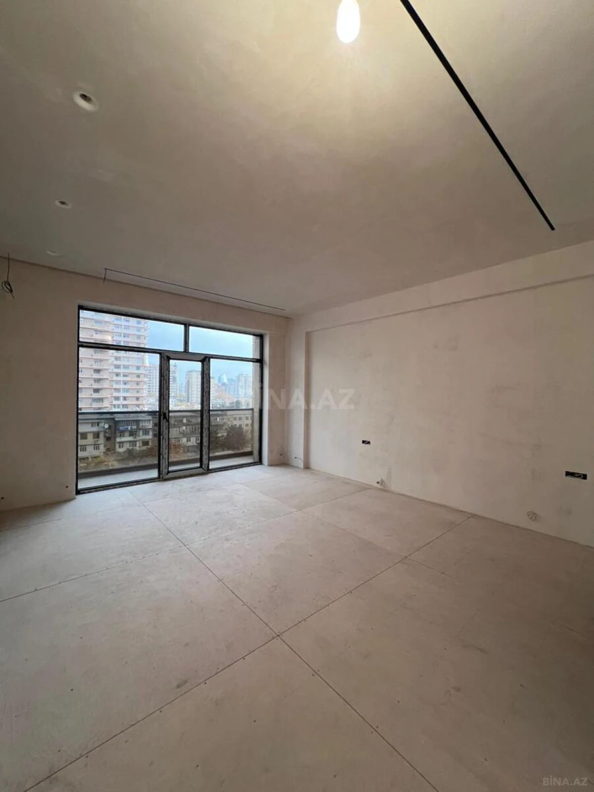 Satılır 4 otaqlı mənzil 230 m²