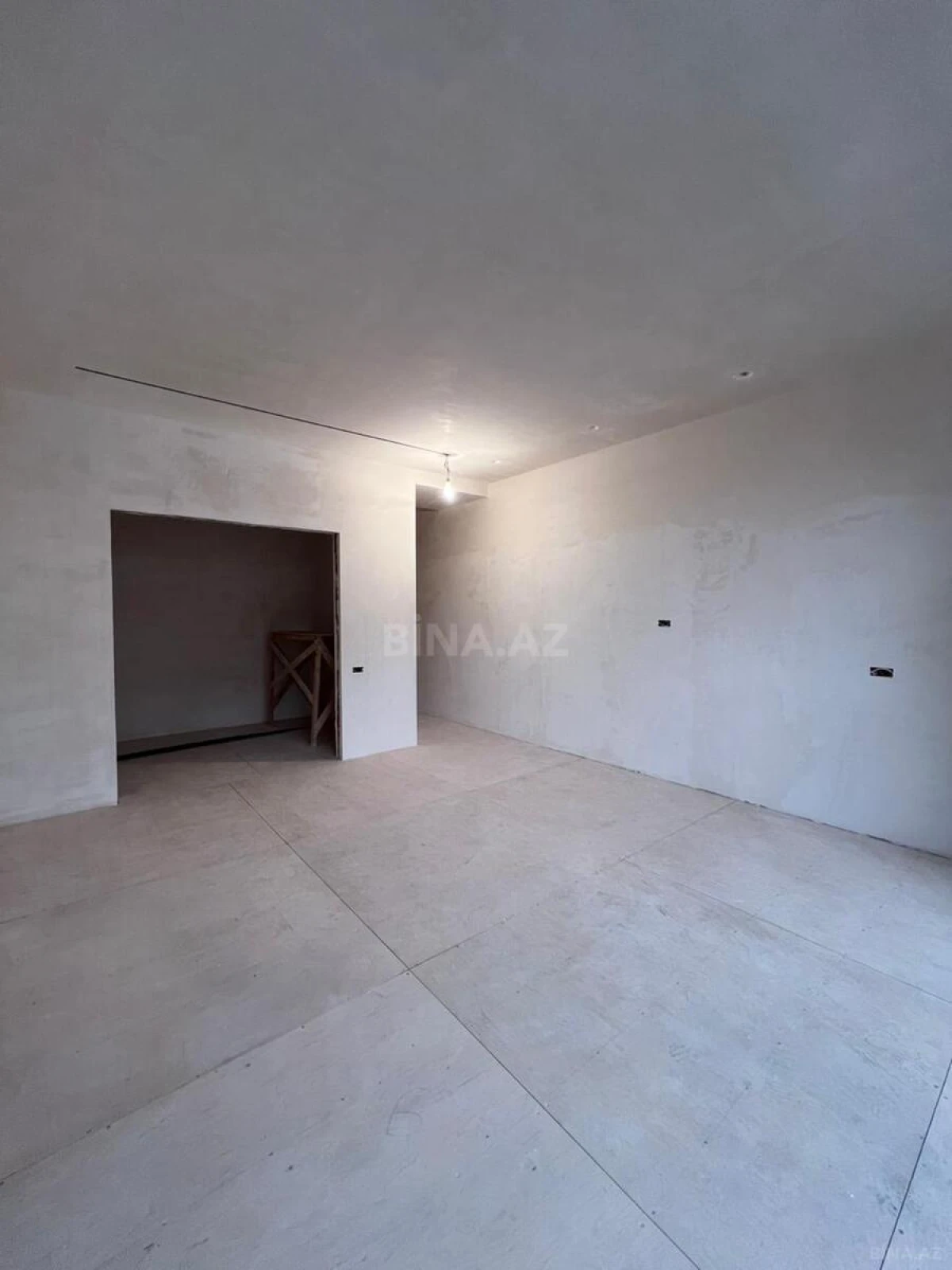Satılır 4 otaqlı mənzil 230 m²