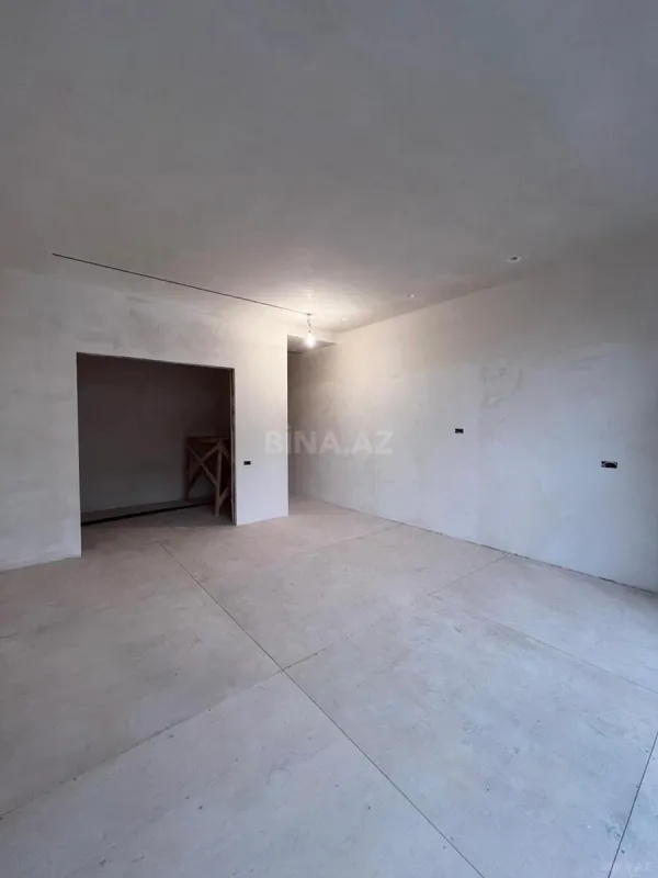 Satılır 4 otaqlı mənzil 230 m²