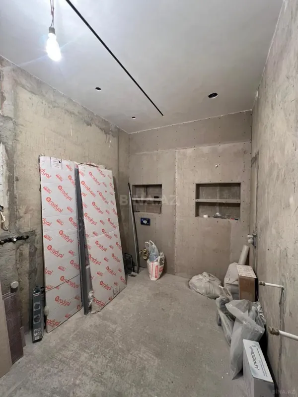 Satılır 4 otaqlı mənzil 230 m²