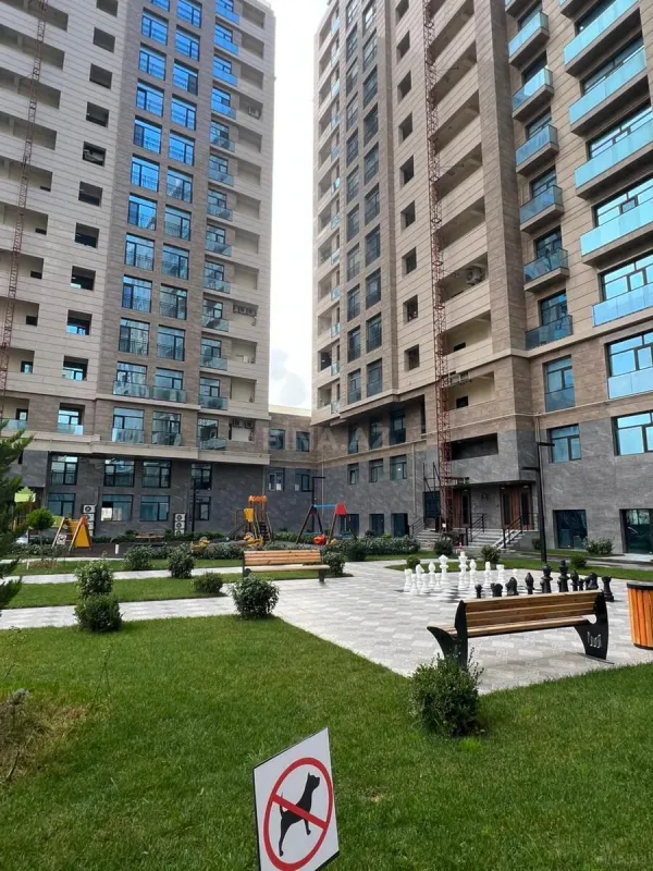 Satılır 4 otaqlı mənzil 230 m²