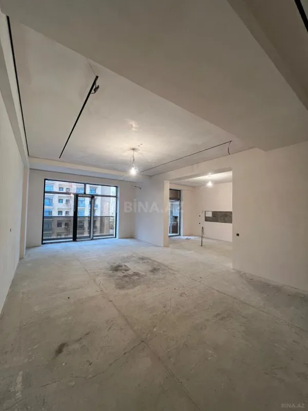 Satılır 4 otaqlı mənzil 230 m²