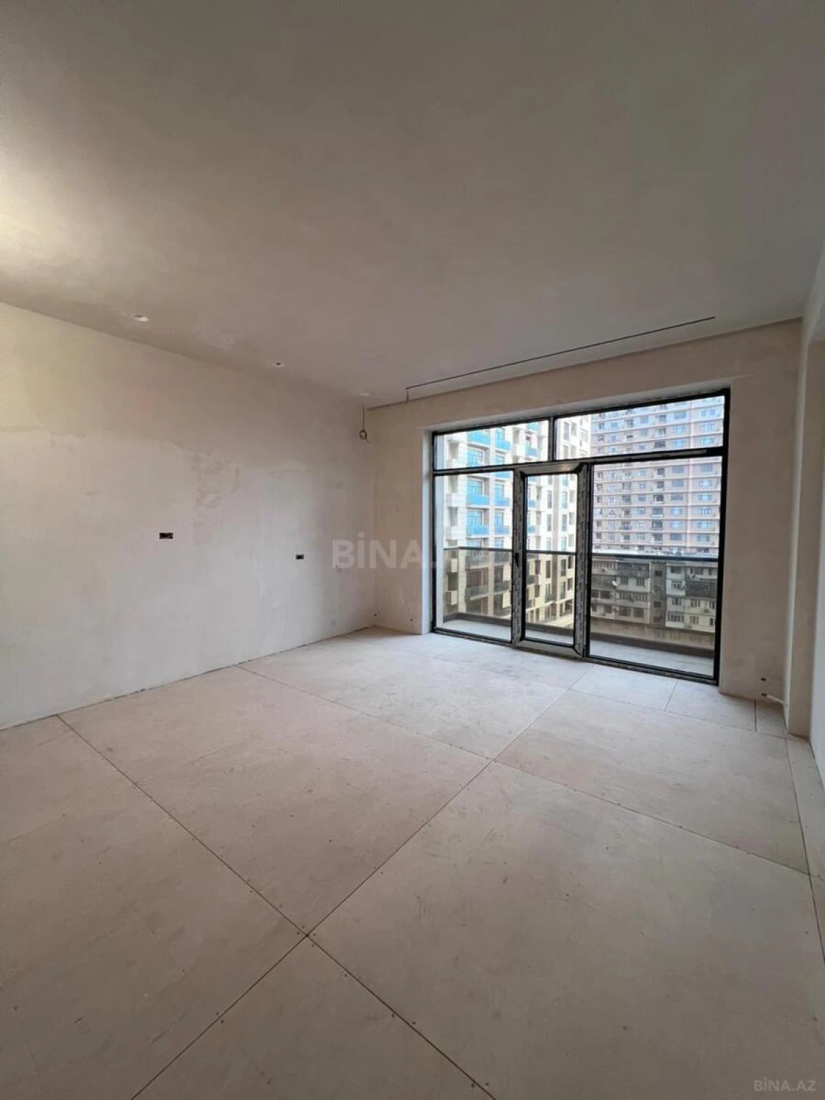 Satılır 4 otaqlı mənzil 230 m²