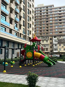 Satılır 4 otaqlı mənzil 230 m²