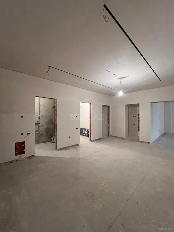 Satılır 4 otaqlı mənzil 230 m²