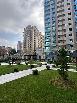 Satılır 4 otaqlı mənzil 230 m²