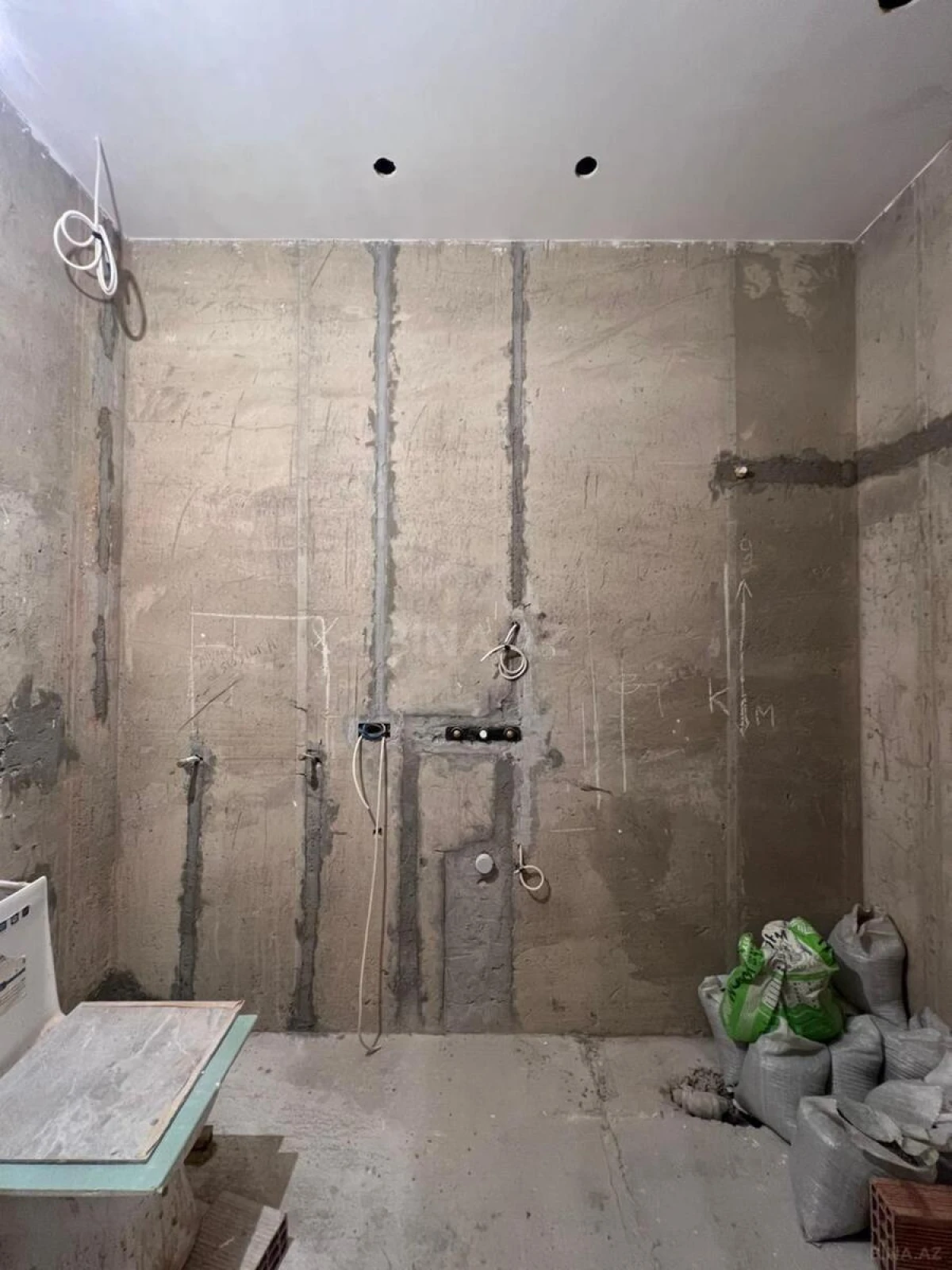 Satılır 4 otaqlı mənzil 230 m²