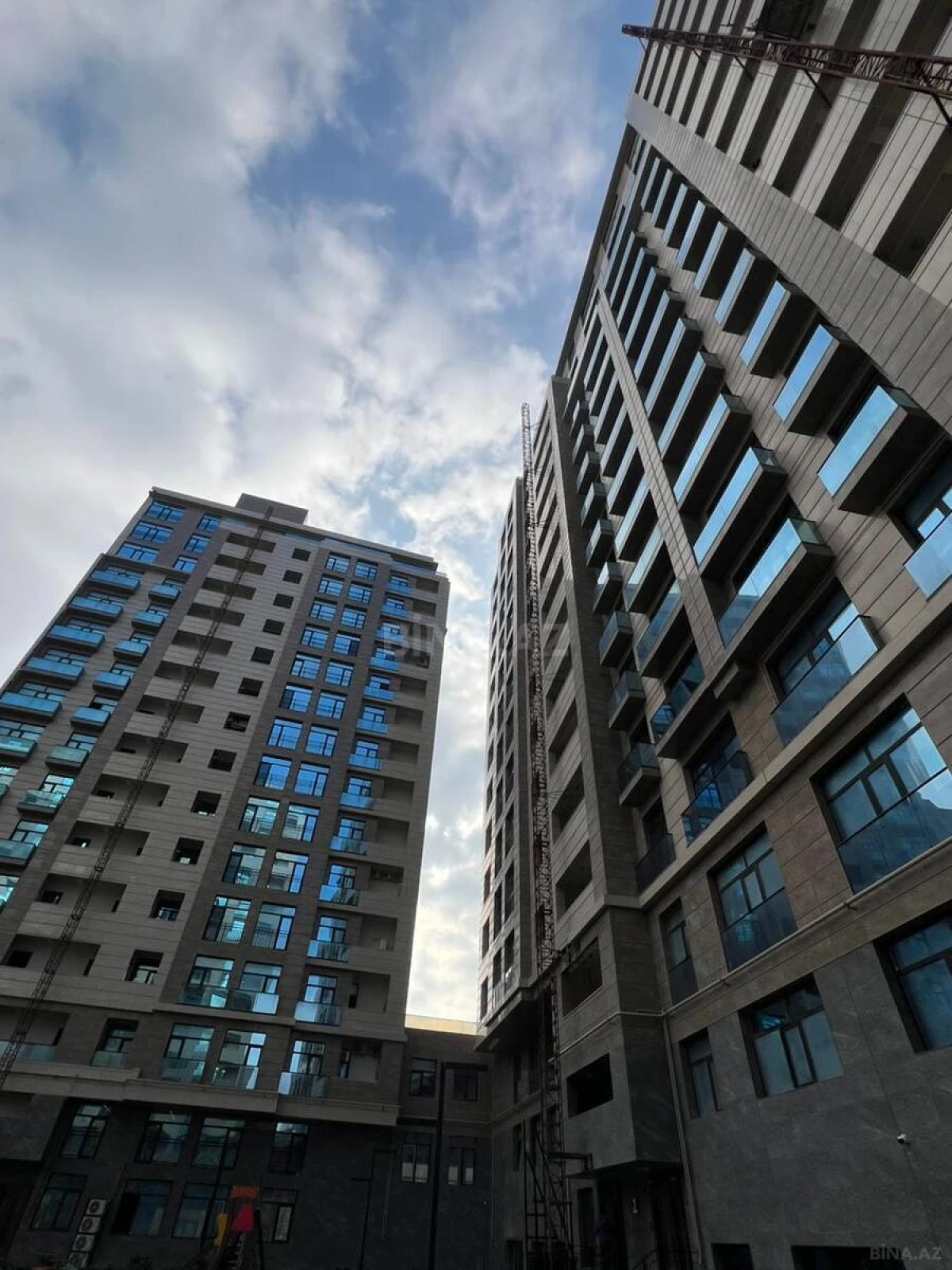 Satılır 4 otaqlı mənzil 230 m²