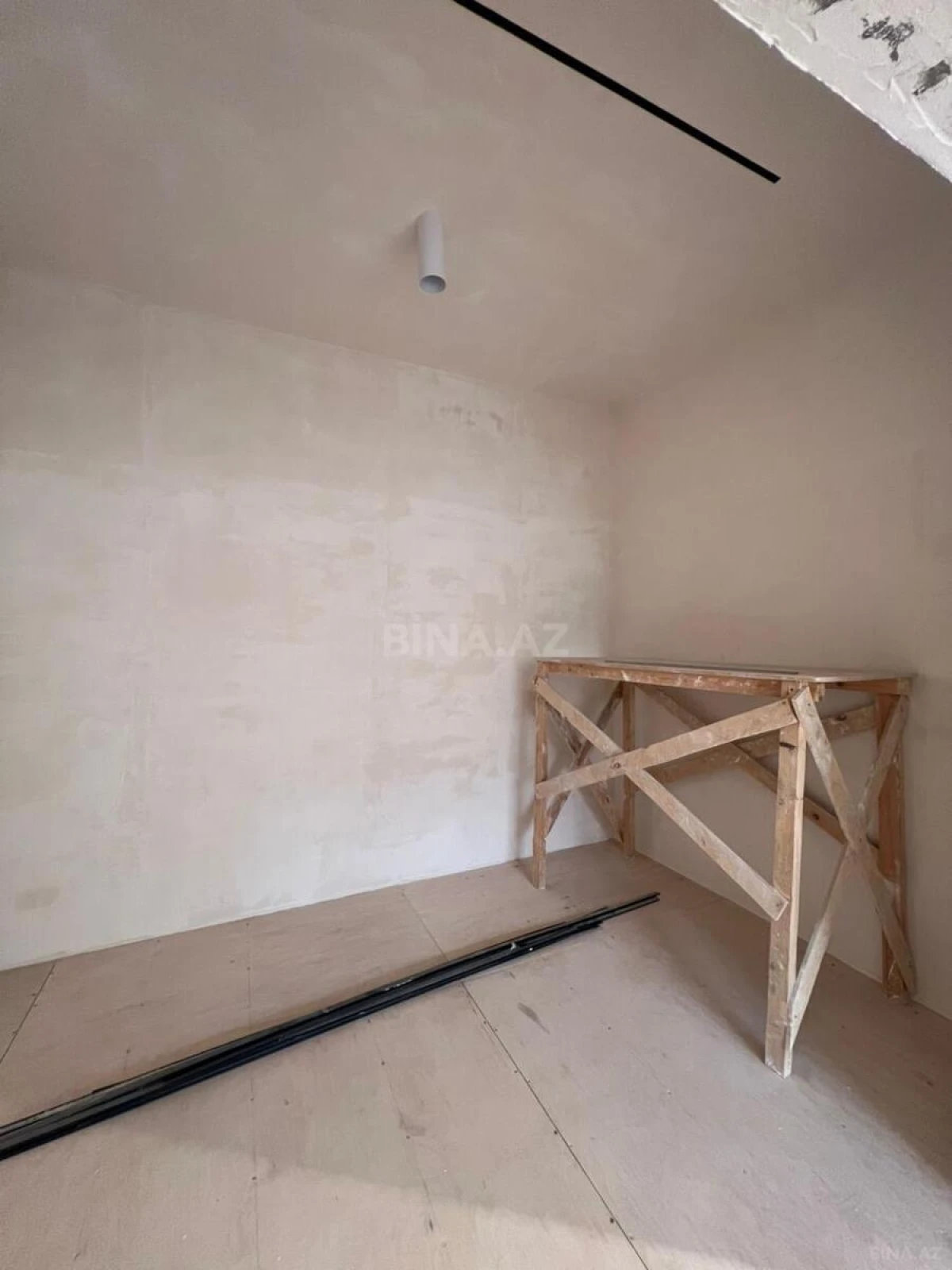 Satılır 4 otaqlı mənzil 230 m²