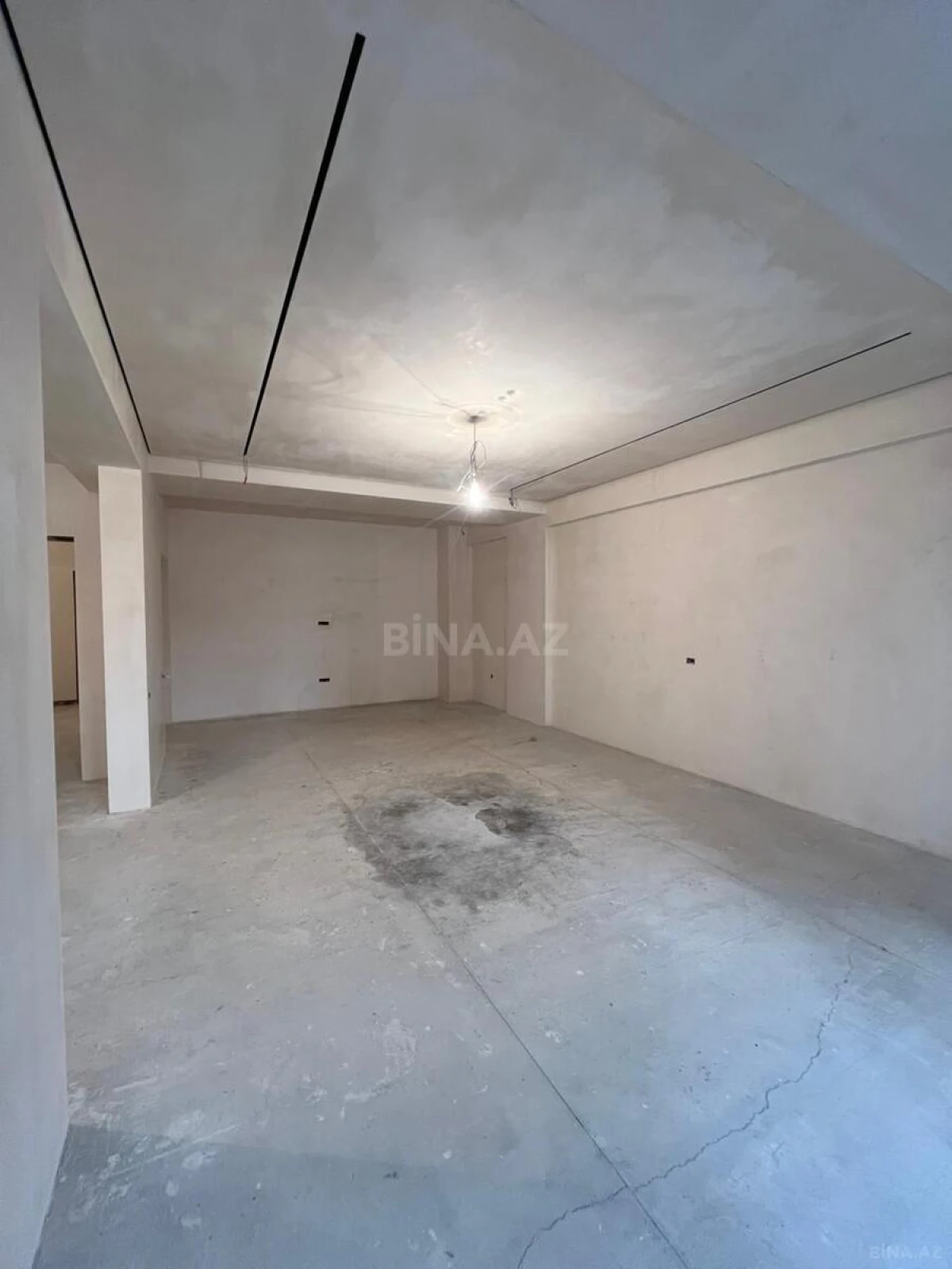 Satılır 4 otaqlı mənzil 230 m²