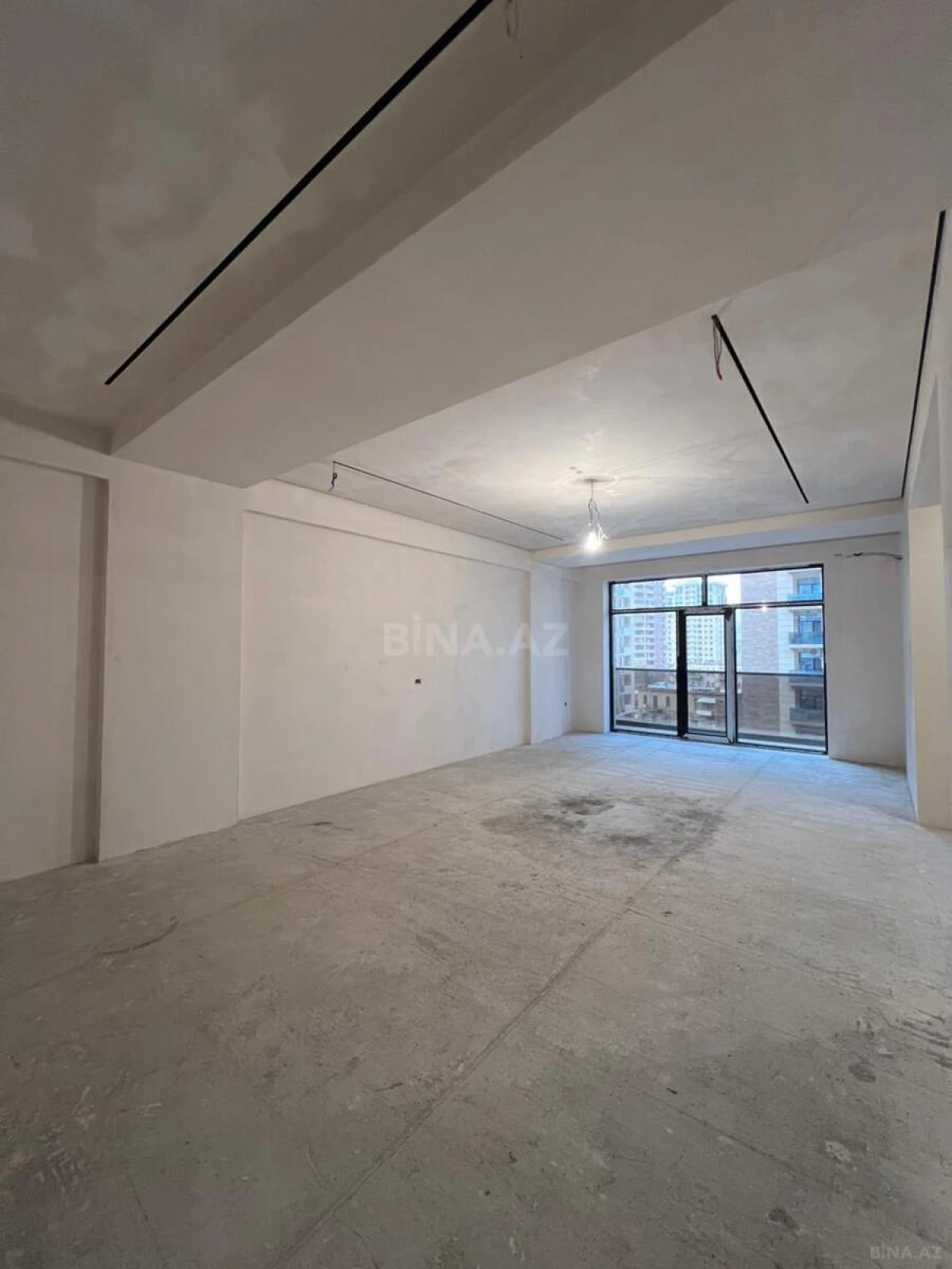 Satılır 4 otaqlı mənzil 230 m²