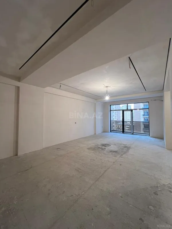 Satılır 4 otaqlı mənzil 230 m²