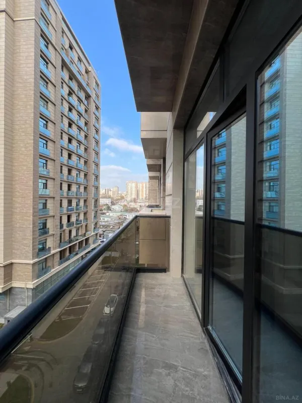 Satılır 4 otaqlı mənzil 230 m²