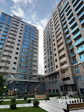 Satılır 4 otaqlı mənzil 230 m²