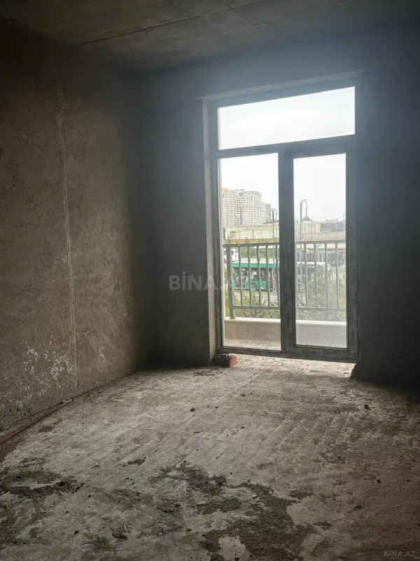 Satılır 4 otaqlı mənzil 142 m²