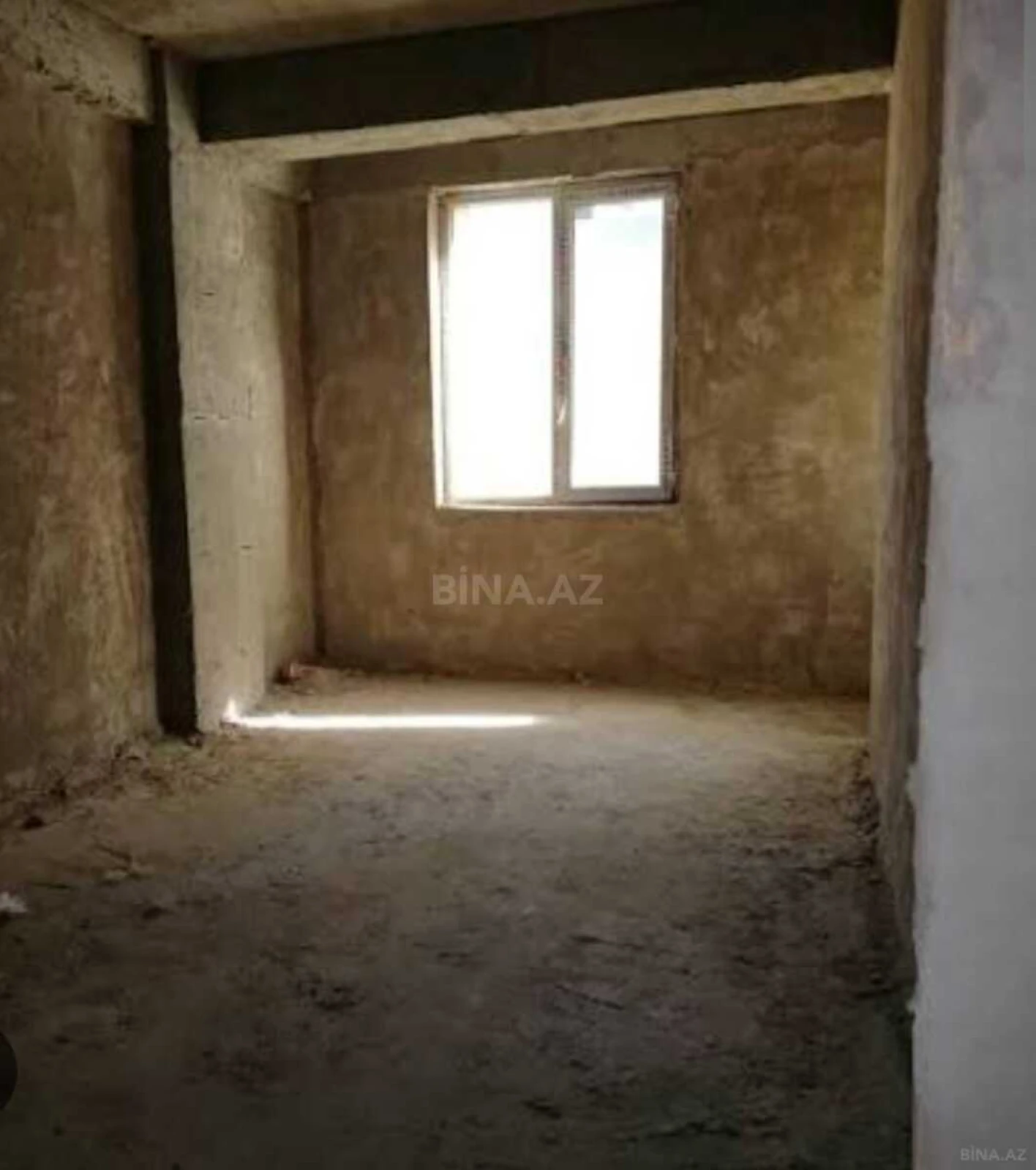 Satılır 4 otaqlı mənzil 142 m²