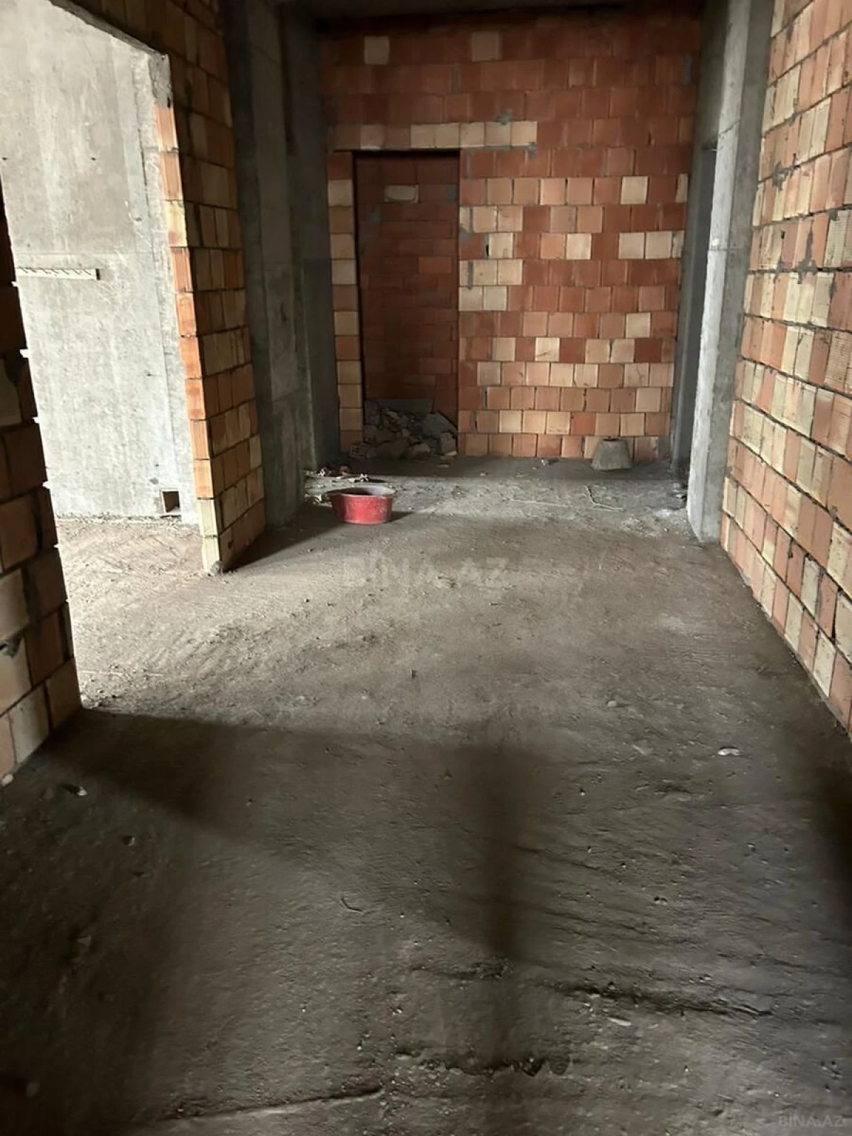 Satılır 4 otaqlı mənzil 142 m²