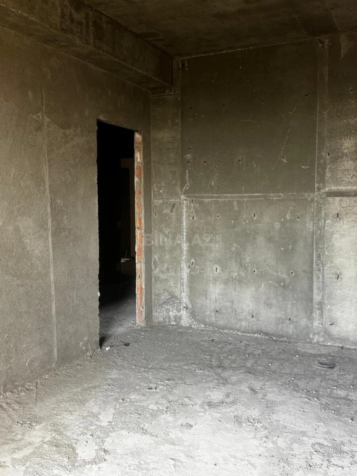 Satılır 4 otaqlı mənzil 142 m²