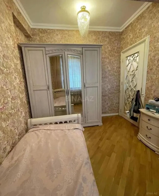 Satılır 3 otaqlı mənzil 112 m²