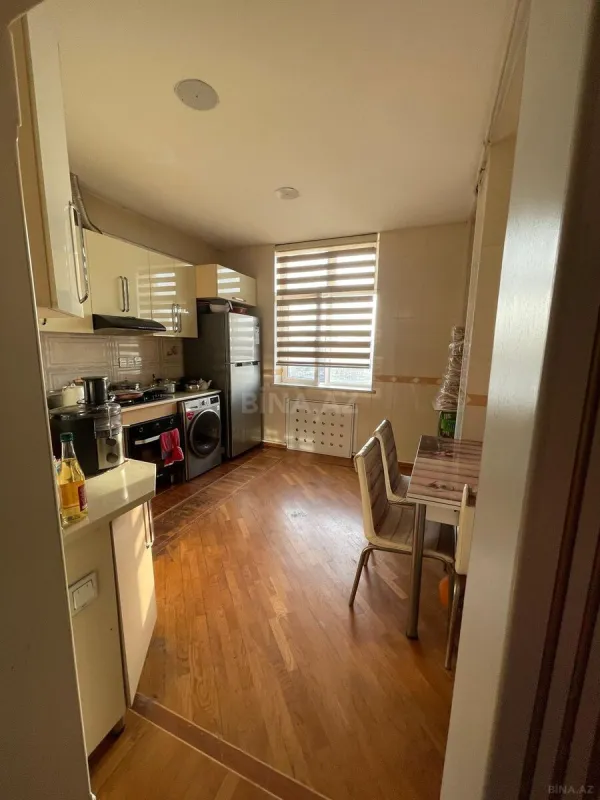 Satılır 4 otaqlı mənzil 130 m²