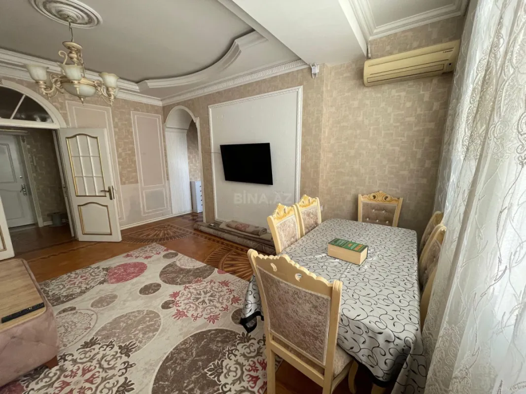 Satılır 4 otaqlı mənzil 130 m²