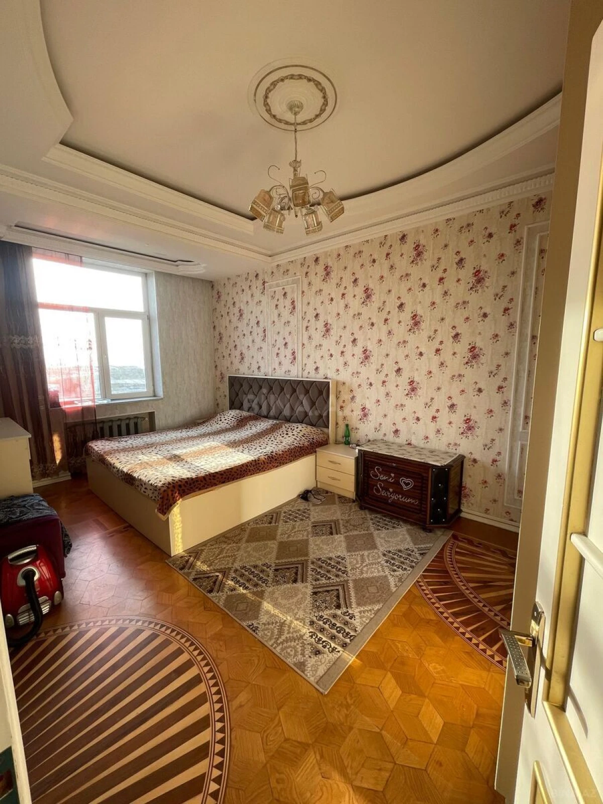 Satılır 4 otaqlı mənzil 130 m²