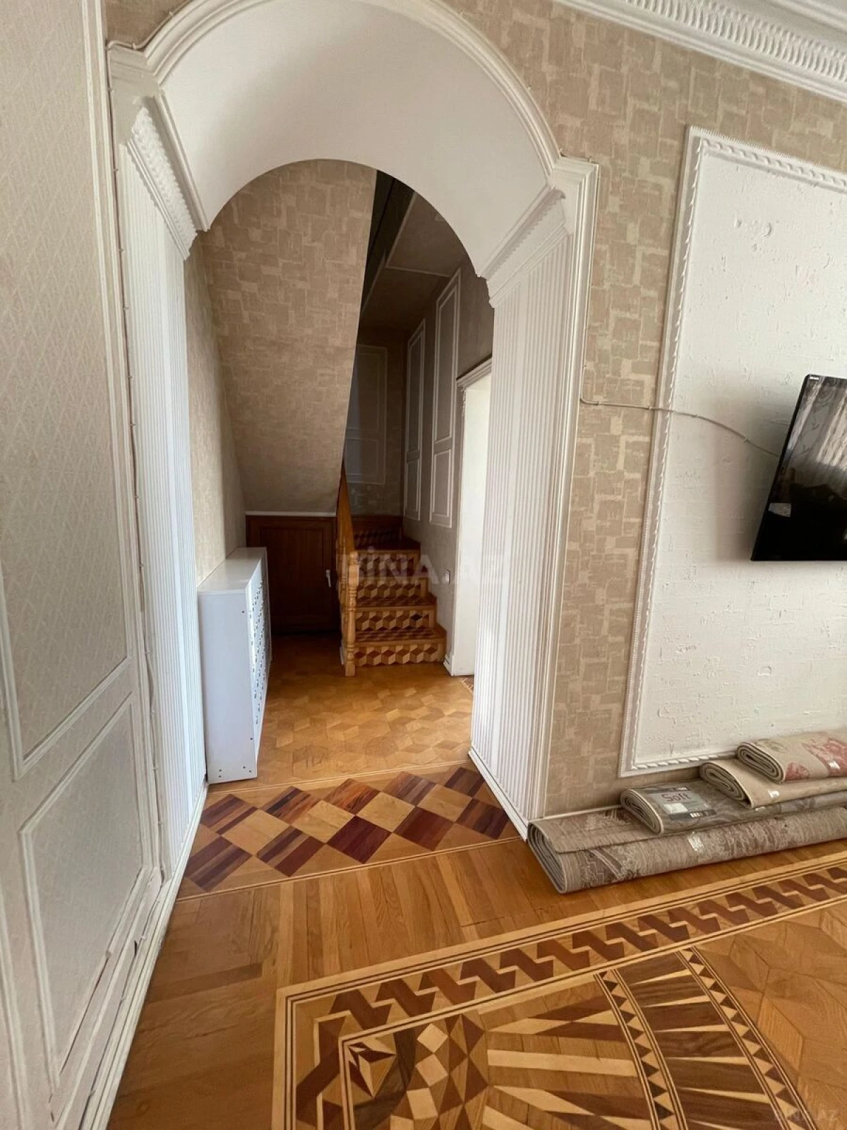 Satılır 4 otaqlı mənzil 130 m²