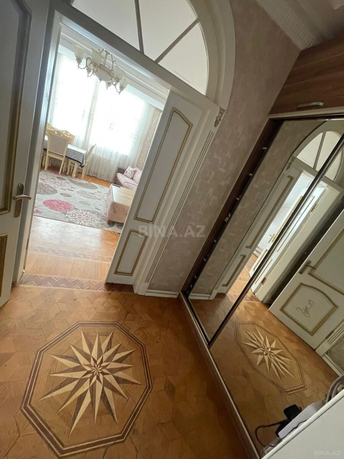 Satılır 4 otaqlı mənzil 130 m²