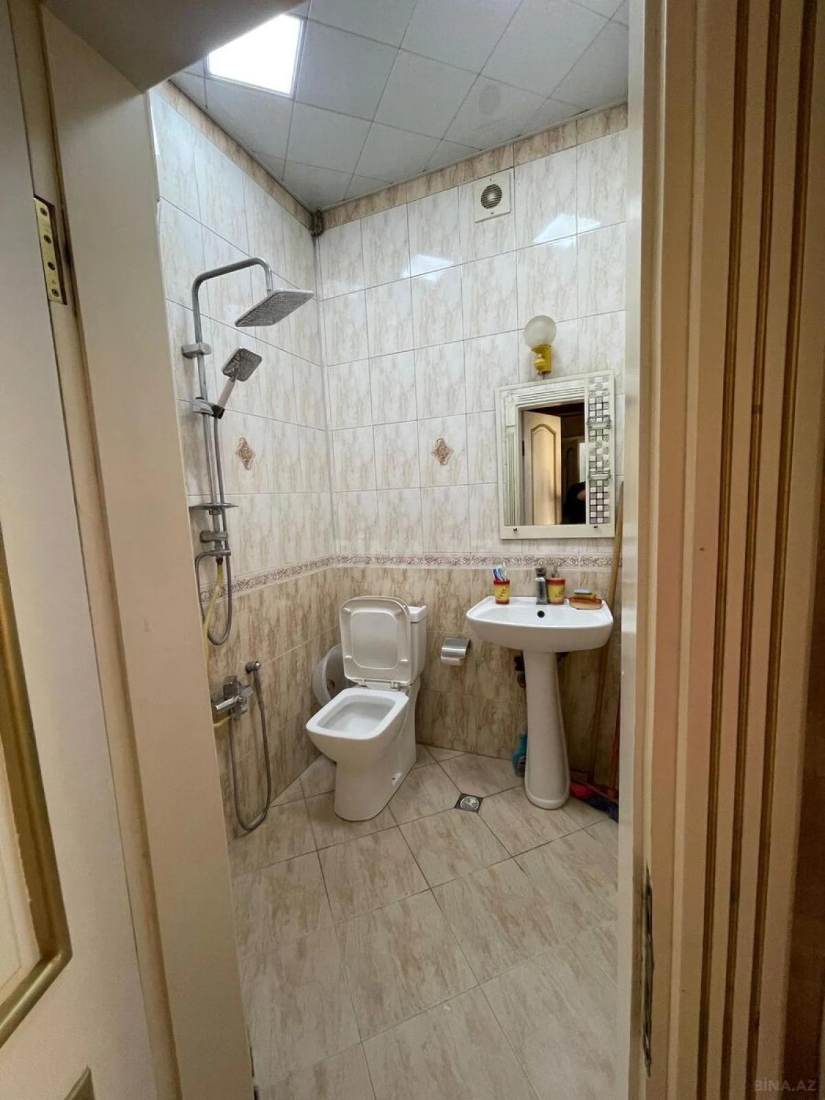 Satılır 4 otaqlı mənzil 130 m²