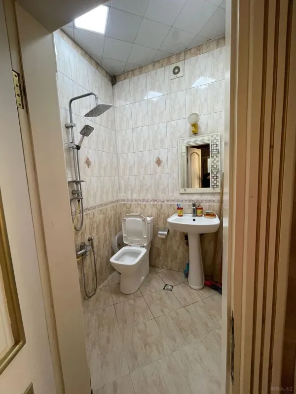 Satılır 4 otaqlı mənzil 130 m²