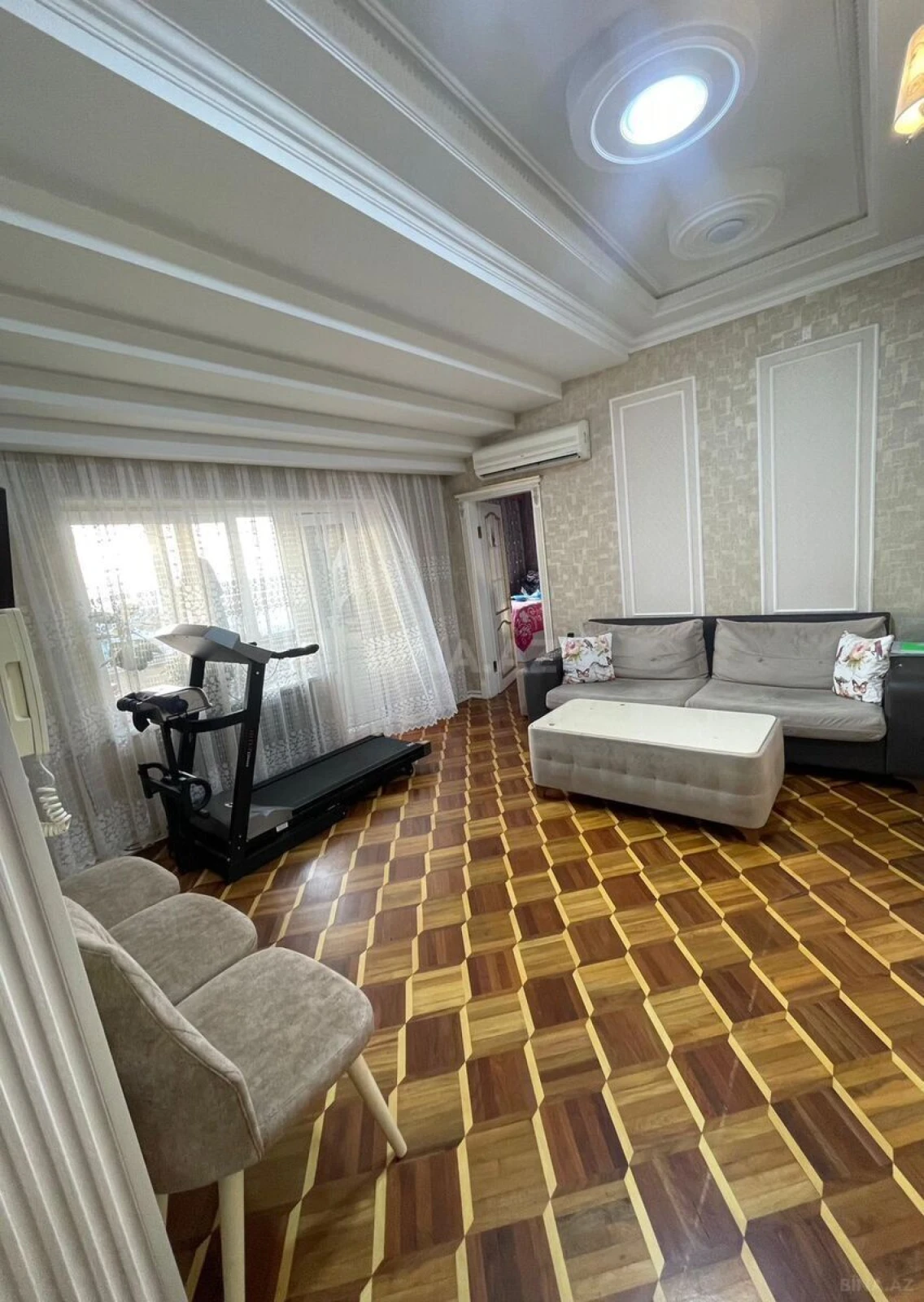 Satılır 4 otaqlı mənzil 130 m²