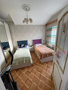 Satılır 4 otaqlı mənzil 130 m²