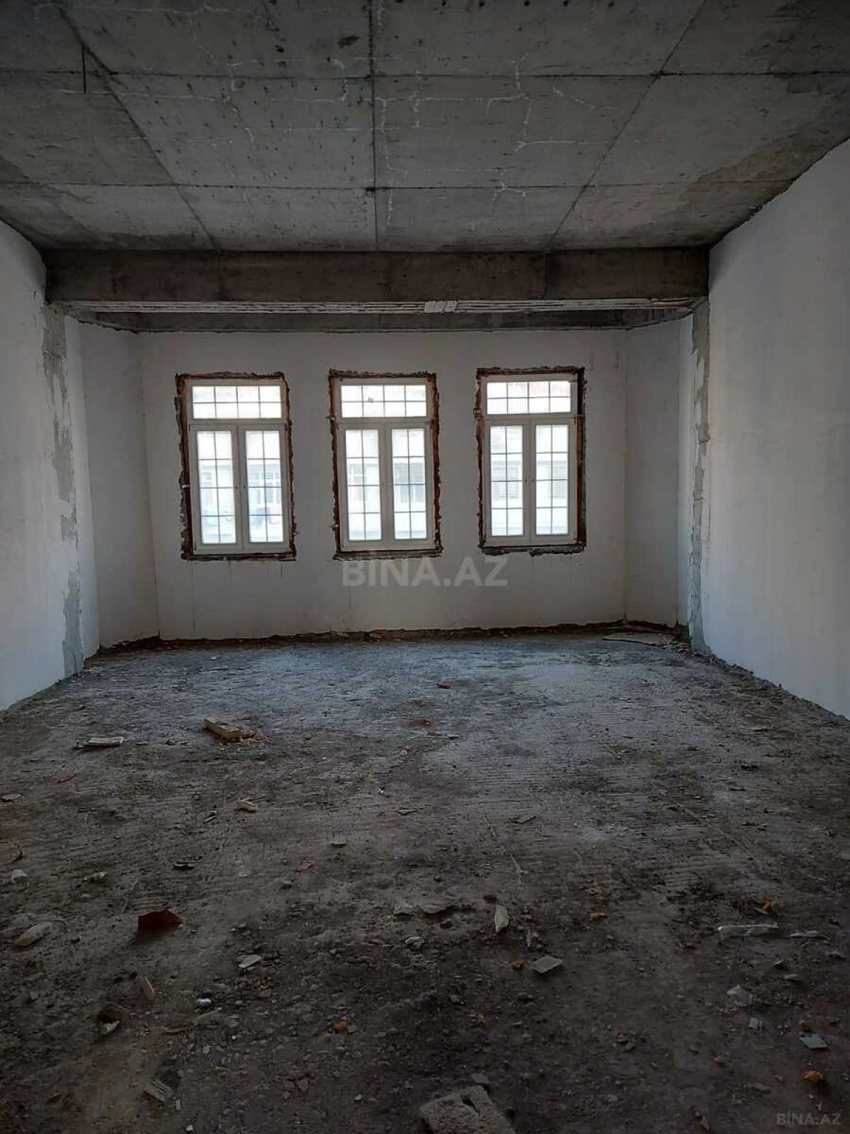 Satılır 5 otaqlı mənzil 234 m²