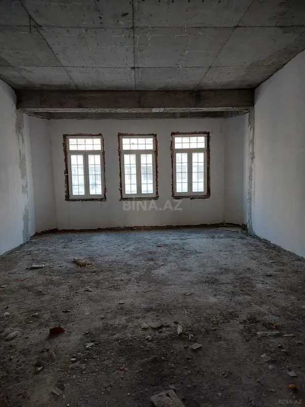 Satılır 5 otaqlı mənzil 234 m²